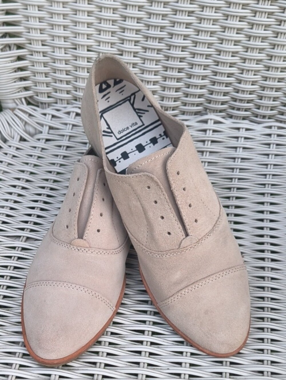 Dolce Vita || Neutral Suede Slip-On Oxfords || Beige || 8.5